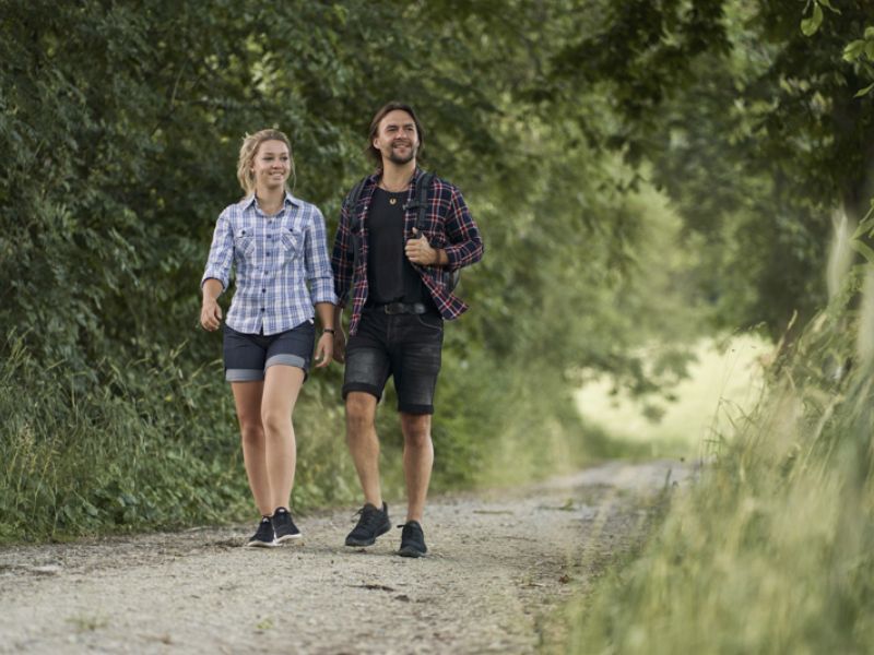 Wanderer auf dem Weg | Foto T. Sieland, bbsMEDIEN