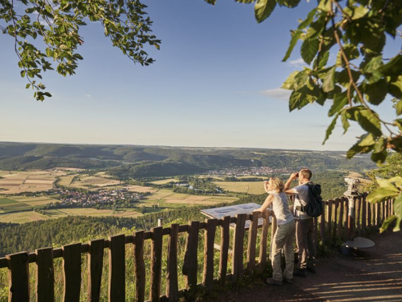 Ausblick vom Heldrastein in Richtung Treffurt mit Burg Normannstein