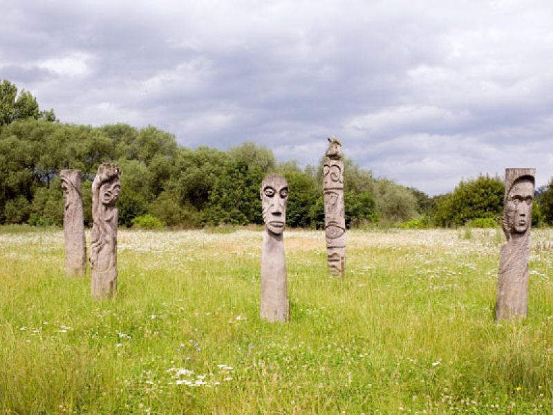 Hainichlandweg - Skulpturen in Hesswinkel in der Nähe vom Wildkatzendorf Hütscheroda