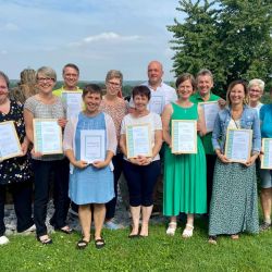 Die ersten Naturpark-Partner nahmen freudig ihre Auszeichnung entgegen.
