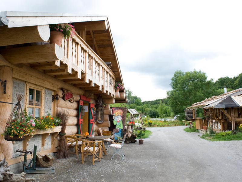 Brotzeithütte am Wanderparkplatz Fuchsfarm bei Mülverstedt im Nationalpark Hainich